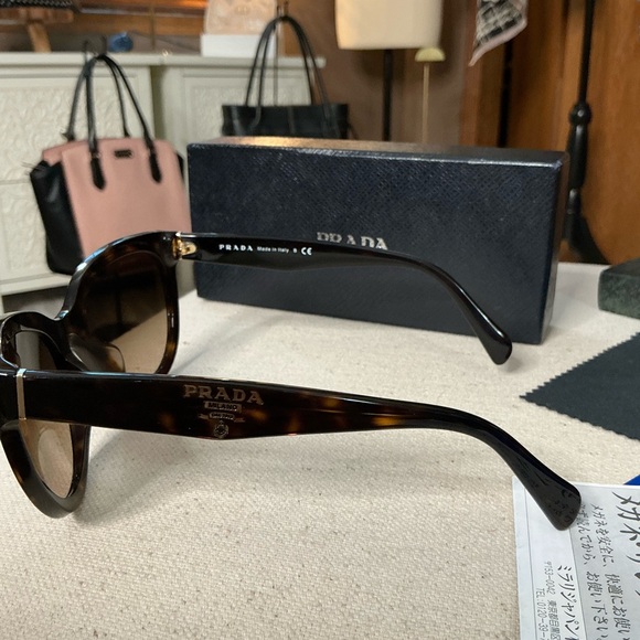 Vintage Prada Black Sunglasses with Gold Logo 2010 - 2014 Collection - Picture 6 of 7